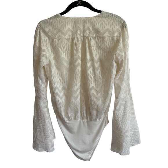 WAYF White & Gold Textured Metallic Bell Sleeve Bodysuit, Size XS - Picture 6 of 8